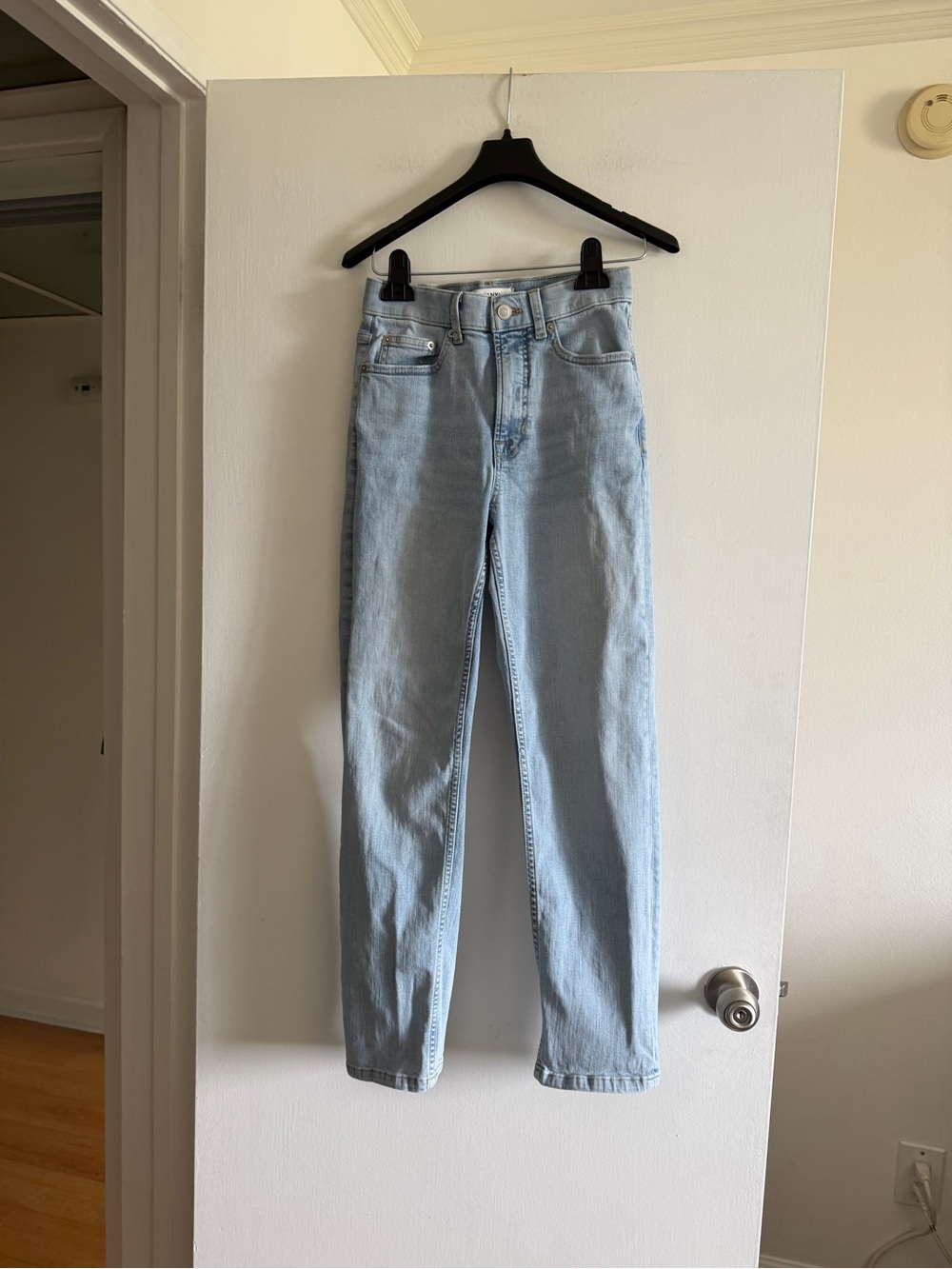 SPANX Lightwash Blue Shaping Denim Slim Straight Leg Jeans size 2 EUC - Picture 2 of 11